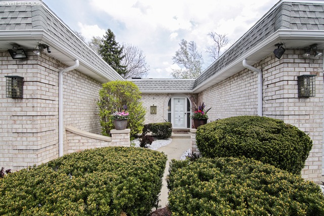 1853 Pfingsten Road Northbrook, IL 60062 - Photo 2 of 24