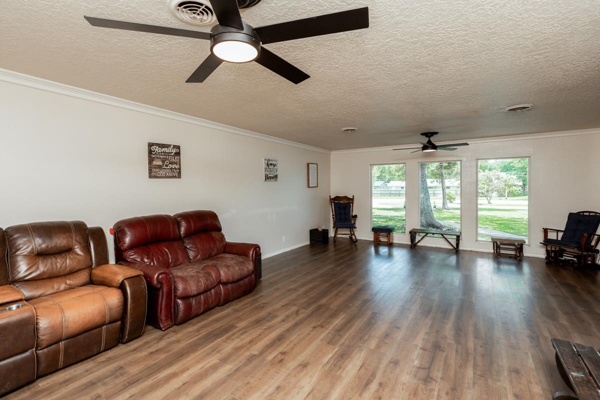 935 Dowlen Road Beaumont, TX 77706 - Photo 8 of 41