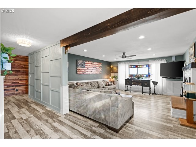 526 East Punkin Center Road Hermiston, OR 97838 - Photo 10 of 48 a living room with furniture and a flat screen tv
