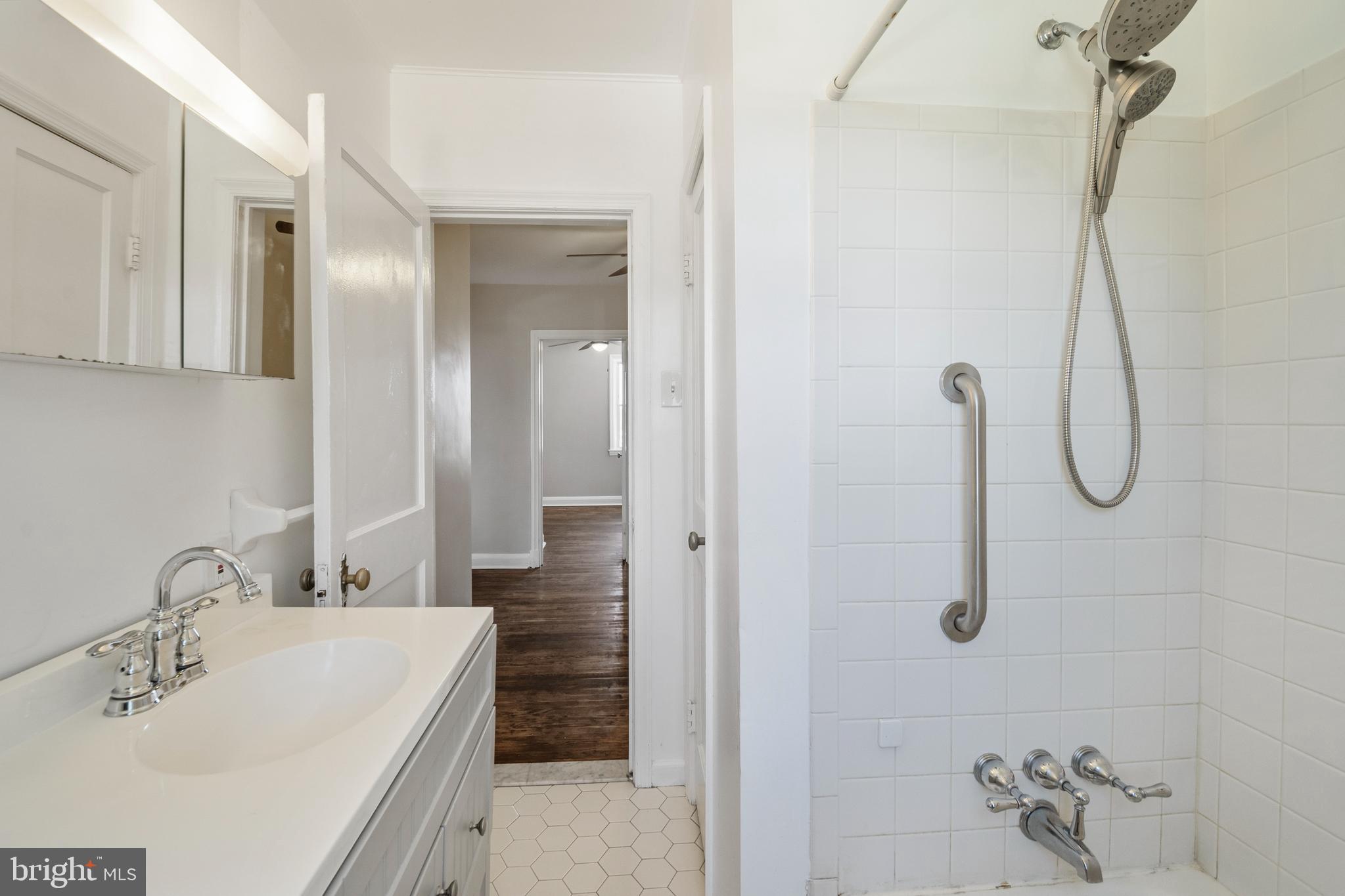 1543 Sheffield Road Baltimore, MD 21218 - Photo 22 of 28 Full bathroom