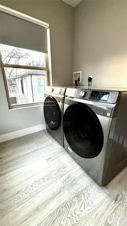 a view of a bedroom with washer and dryer
