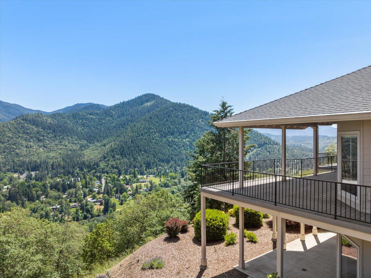 3013 Pearce Park Road Grants Pass, OR 97526 - Photo 20 of 96 Gorgeous Premier Home