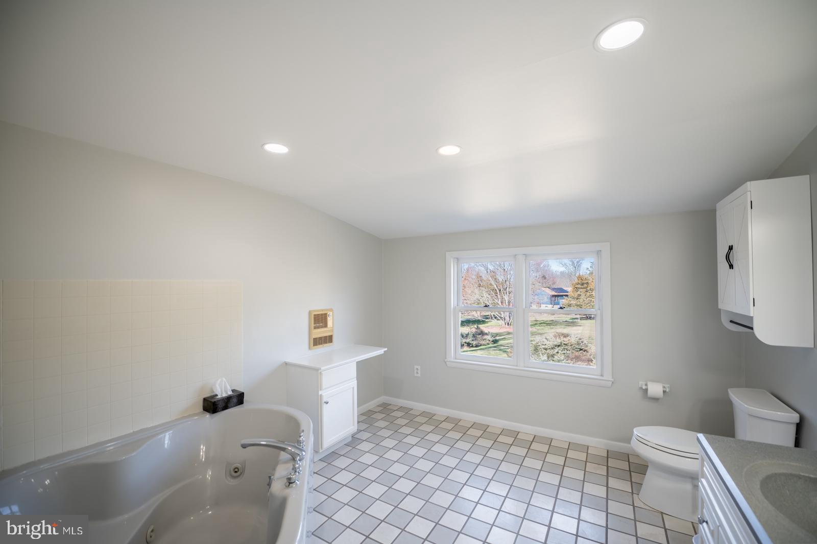 2645 Hedrick Road Harleysville, PA 19438 - Photo 41 of 71 Spa Bath