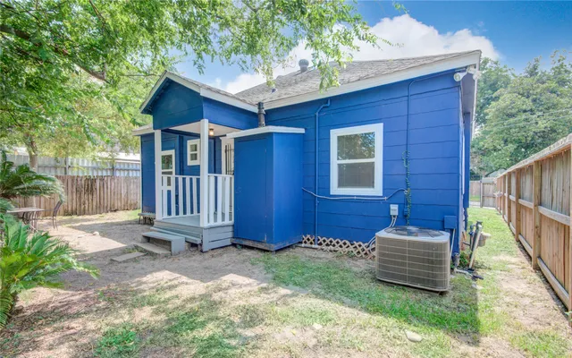 a view of a small house with a yard