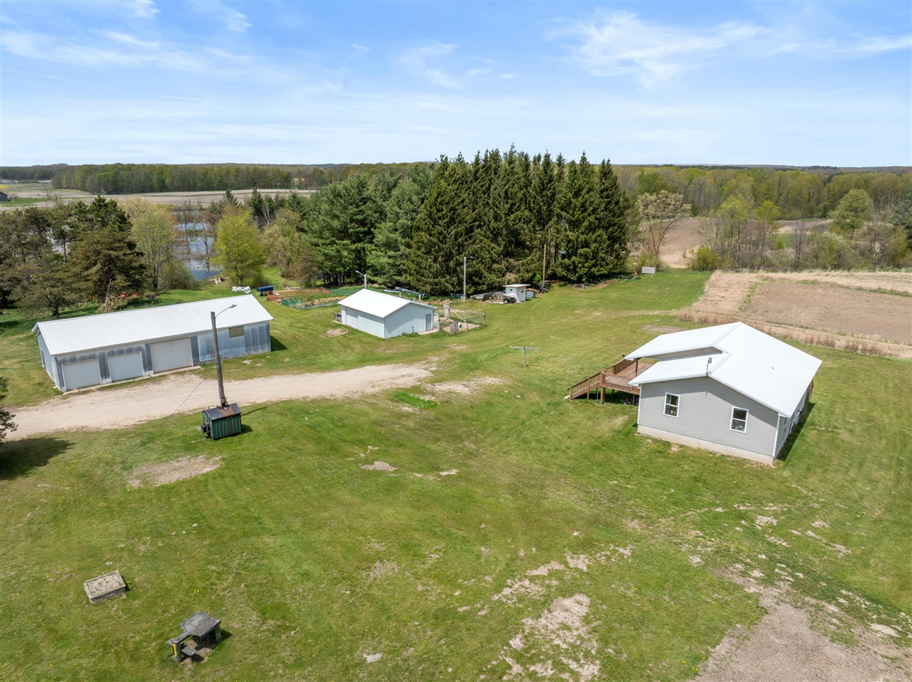 7147 East 6 Mile Road Big Rapids, MI 49307 - Photo 3 of 34