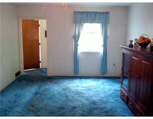 76 Hobbs Road Warwick, RI 02889 - Photo 5 of 5 Den/Family/Great Room.
