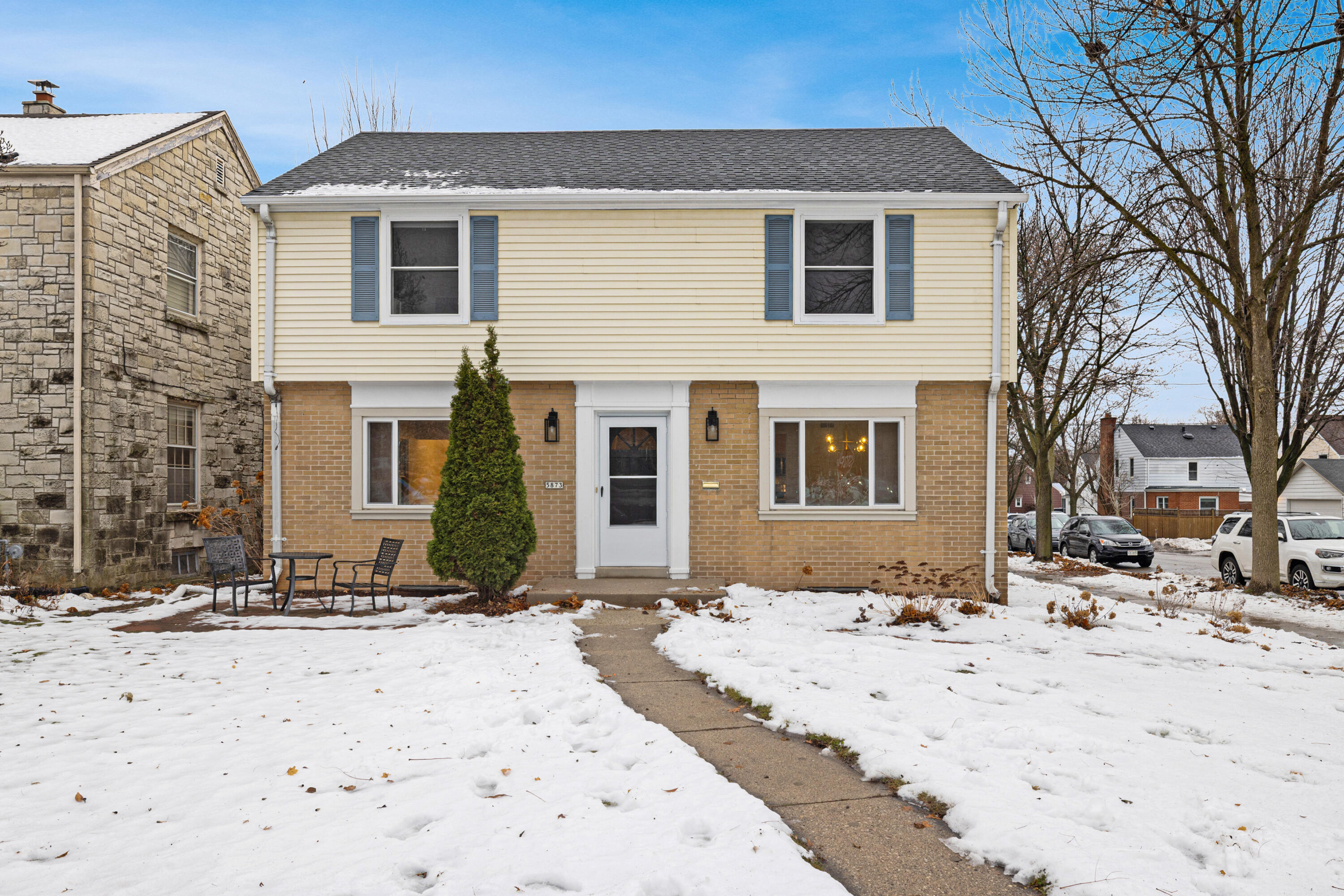 Home Sweet Home In Whitefish Bay!