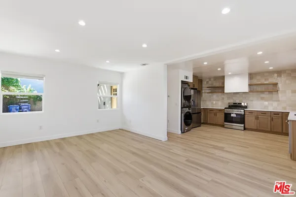 $3,195 | 5411 Troost Avenue, Valley Village, CA 91601