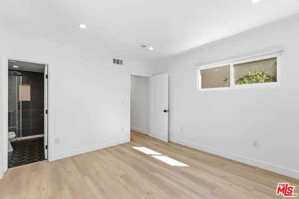 $3,195 | 5411 Troost Avenue, Valley Village, CA 91601