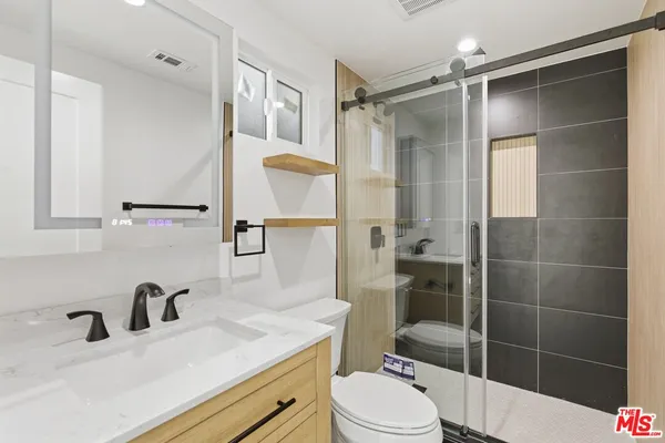 $3,195 | 5411 Troost Avenue, Valley Village, CA 91601