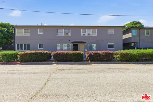 $3,195 | 5411 Troost Avenue, Valley Village, CA 91601