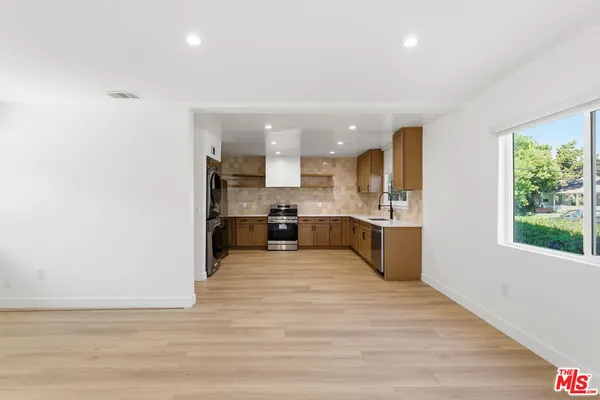 $3,195 | 5411 Troost Avenue, Valley Village, CA 91601