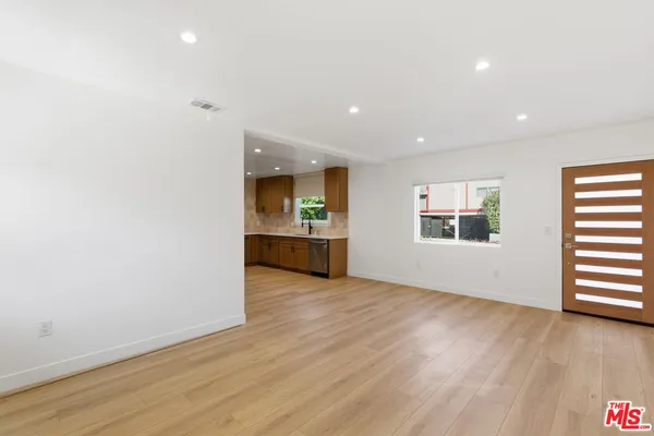 $3,195 | 5411 Troost Avenue, Valley Village, CA 91601