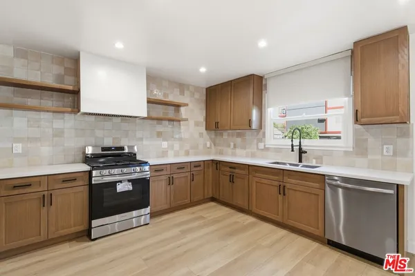 $3,195 | 5411 Troost Avenue, Valley Village, CA 91601