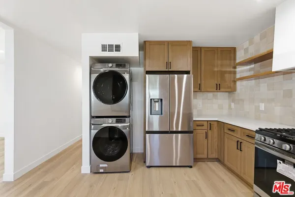 $3,195 | 5411 Troost Avenue, Valley Village, CA 91601