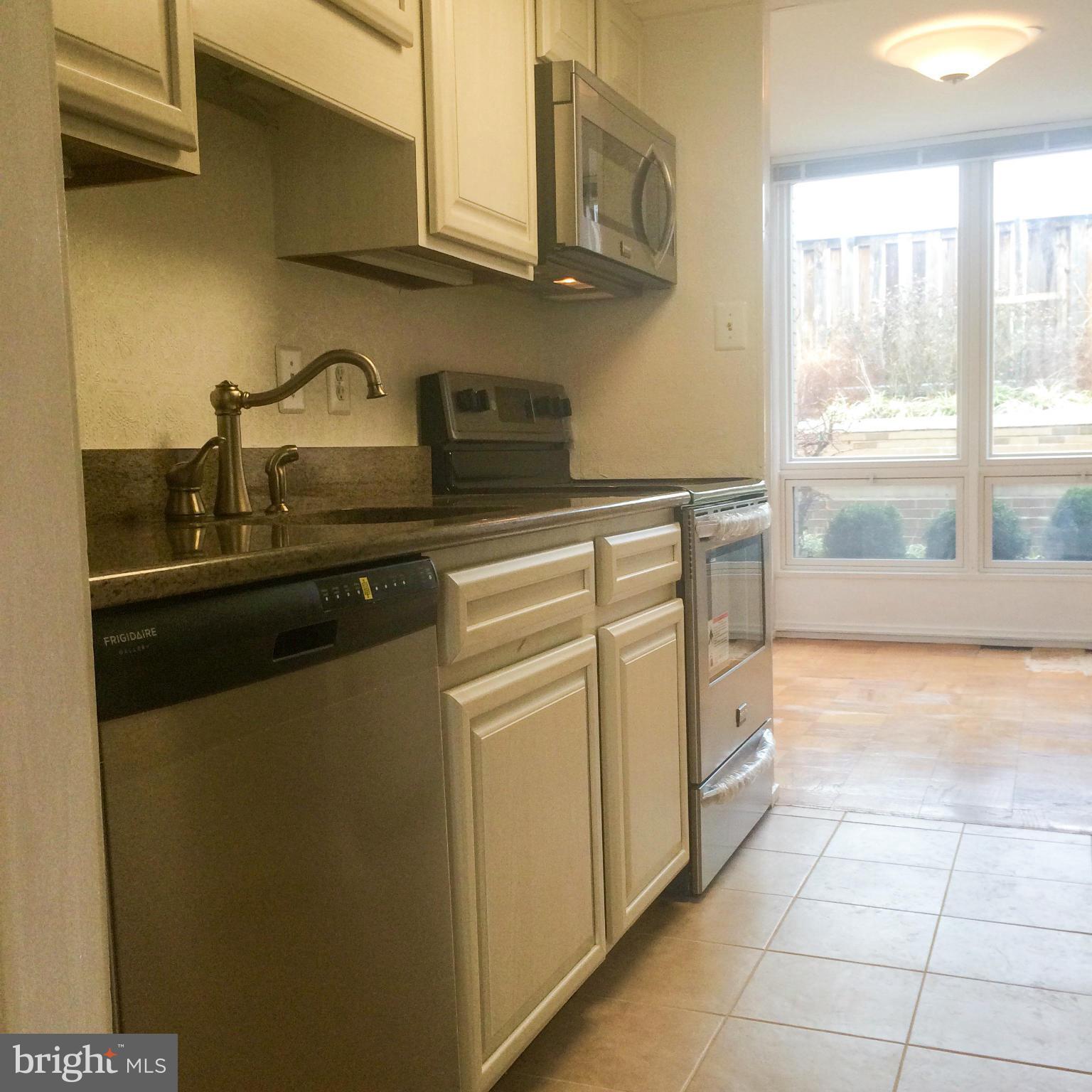 1626 Chimney House Road, Unit 1626 Reston, VA 20190 - Photo 9 of 13 Kitchen