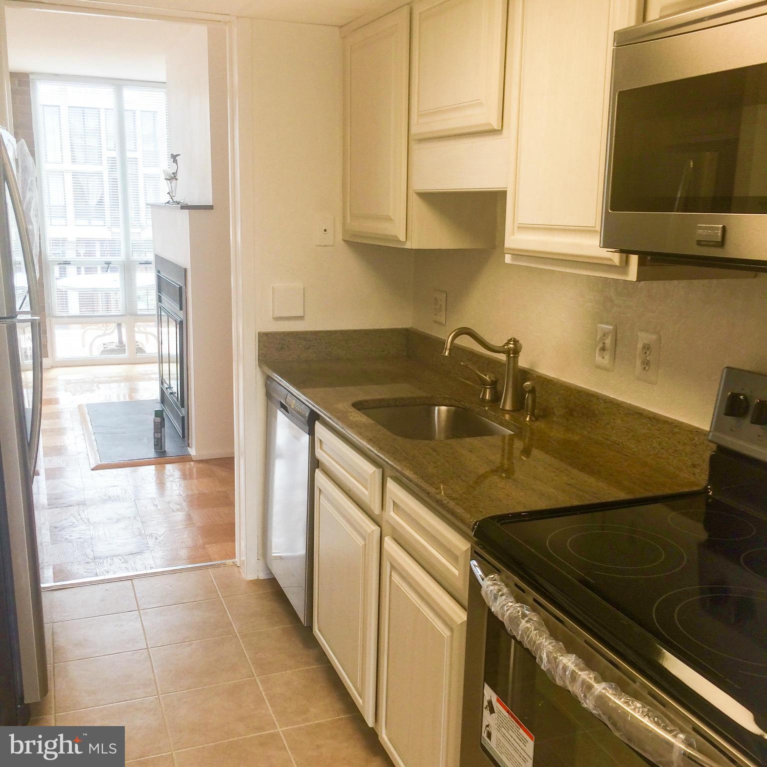 1626 Chimney House Road, Unit 1626 Reston, VA 20190 - Photo 10 of 13 Kitchen