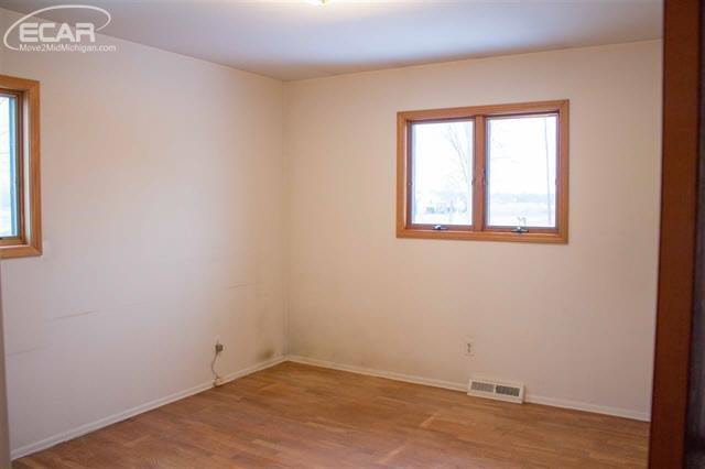 5411 Coldwater Road Flint, MI 48504 - Photo 11 of 24 21420316-10.JPG