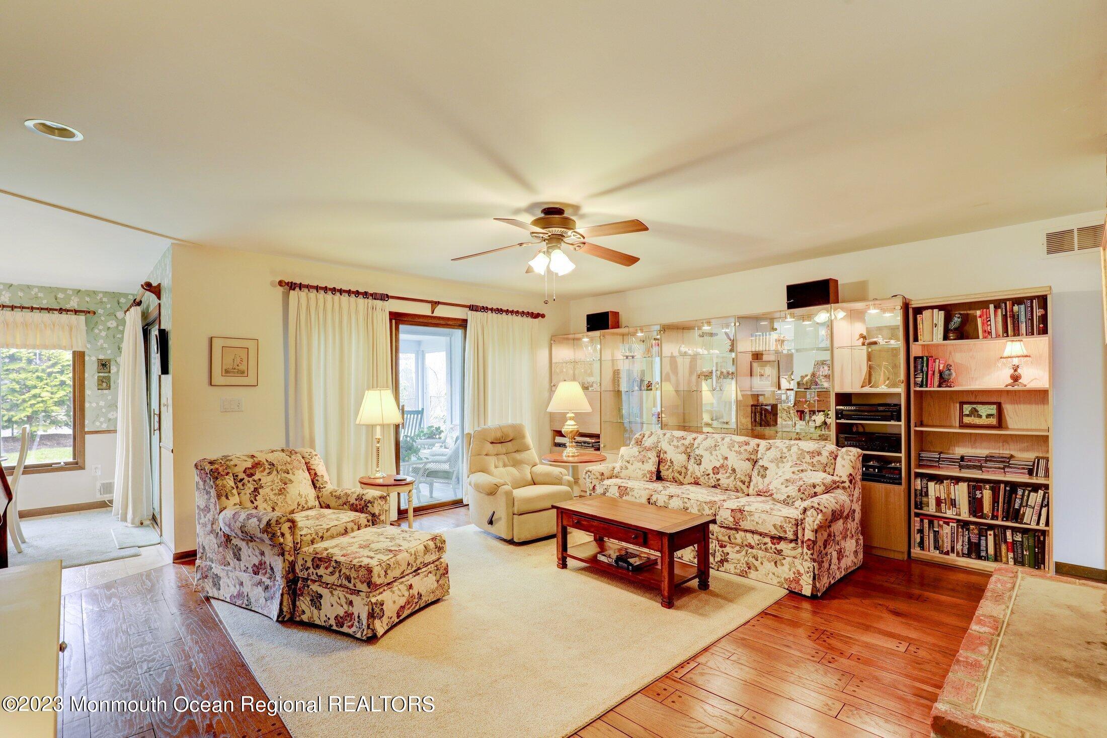 978 West Front Street Red Bank, NJ 07701 - Photo 11 of 39 Family Room (5)