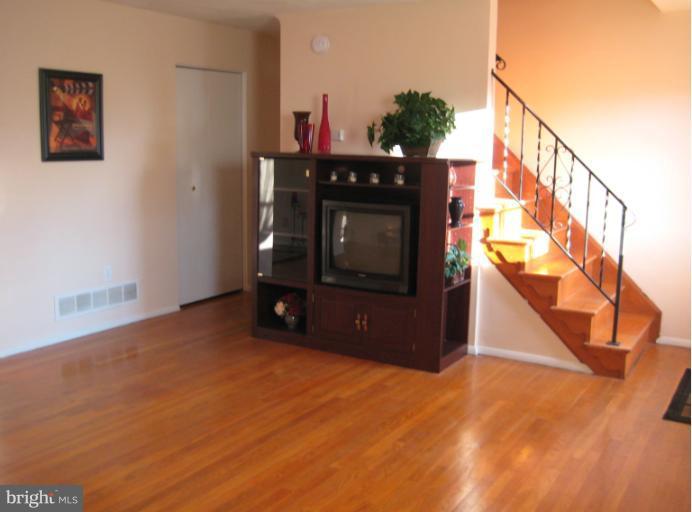 9660 Dundawan Road Nottingham, MD 21236 - Photo 11 of 20 Living Room