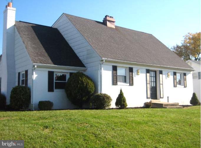 9660 Dundawan Road Nottingham, MD 21236 - Photo 5 of 20 Exterior (Front)