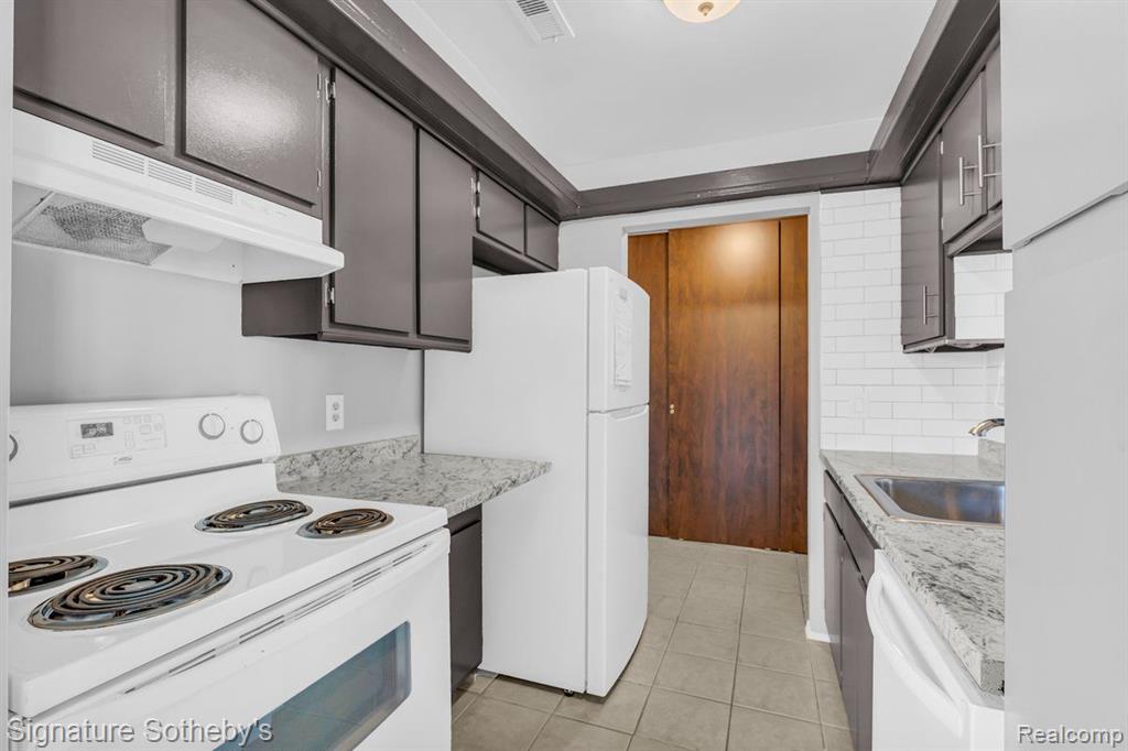 30024 West 12 Mile Road, Unit 23 Farmington Hills, MI 48334 - Photo 6 of 17