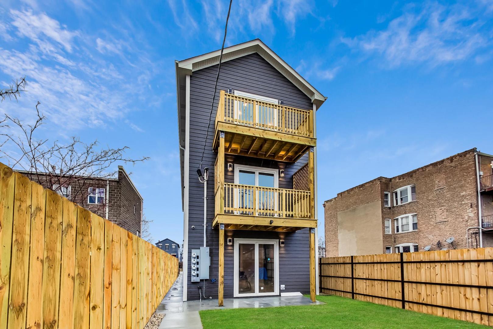 4745 South Indiana Avenue, Unit 3 Chicago, IL 60615 - Photo 15 of 42 a front view of a house with garden