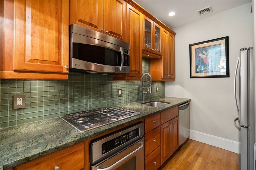 322 Beacon Street, Unit 3 Boston, MA 02116 - Photo 7 of 24