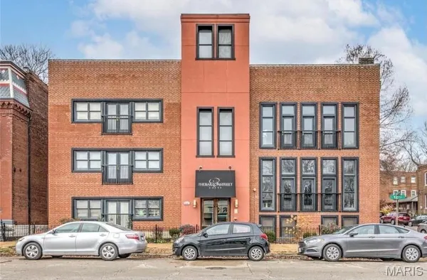 $219,000 | 2401 South 12th Street, Unit 206, St. Louis, MO 63104