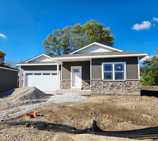 $325,000 | 4822 37th Avenue, Kenosha, WI 53144