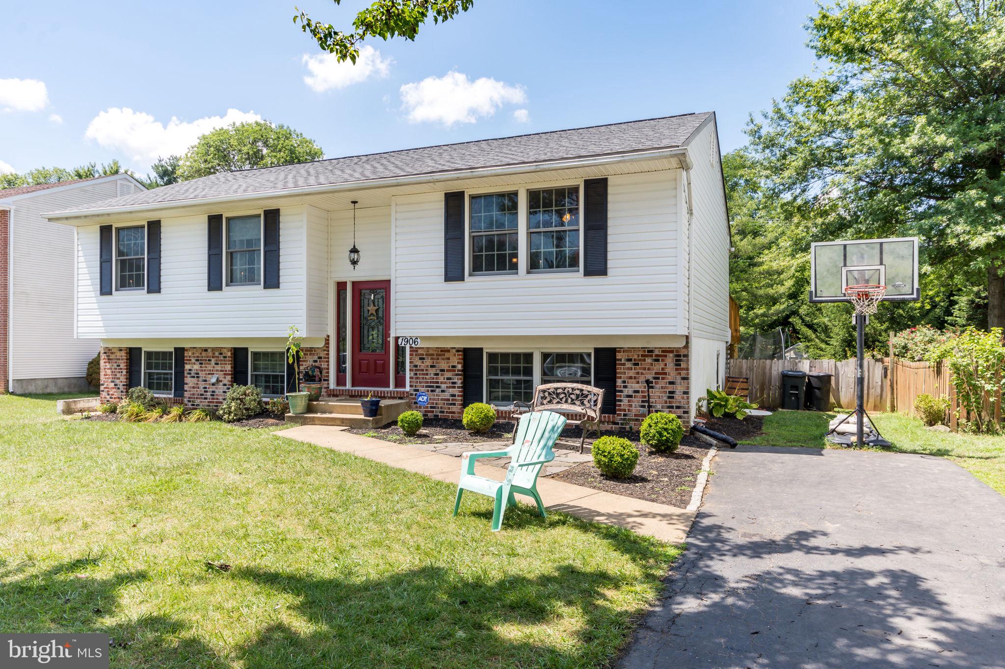 1906 Oak Lodge Road Baltimore, MD 21228 - Photo 3 of 29 Gallery Image 3