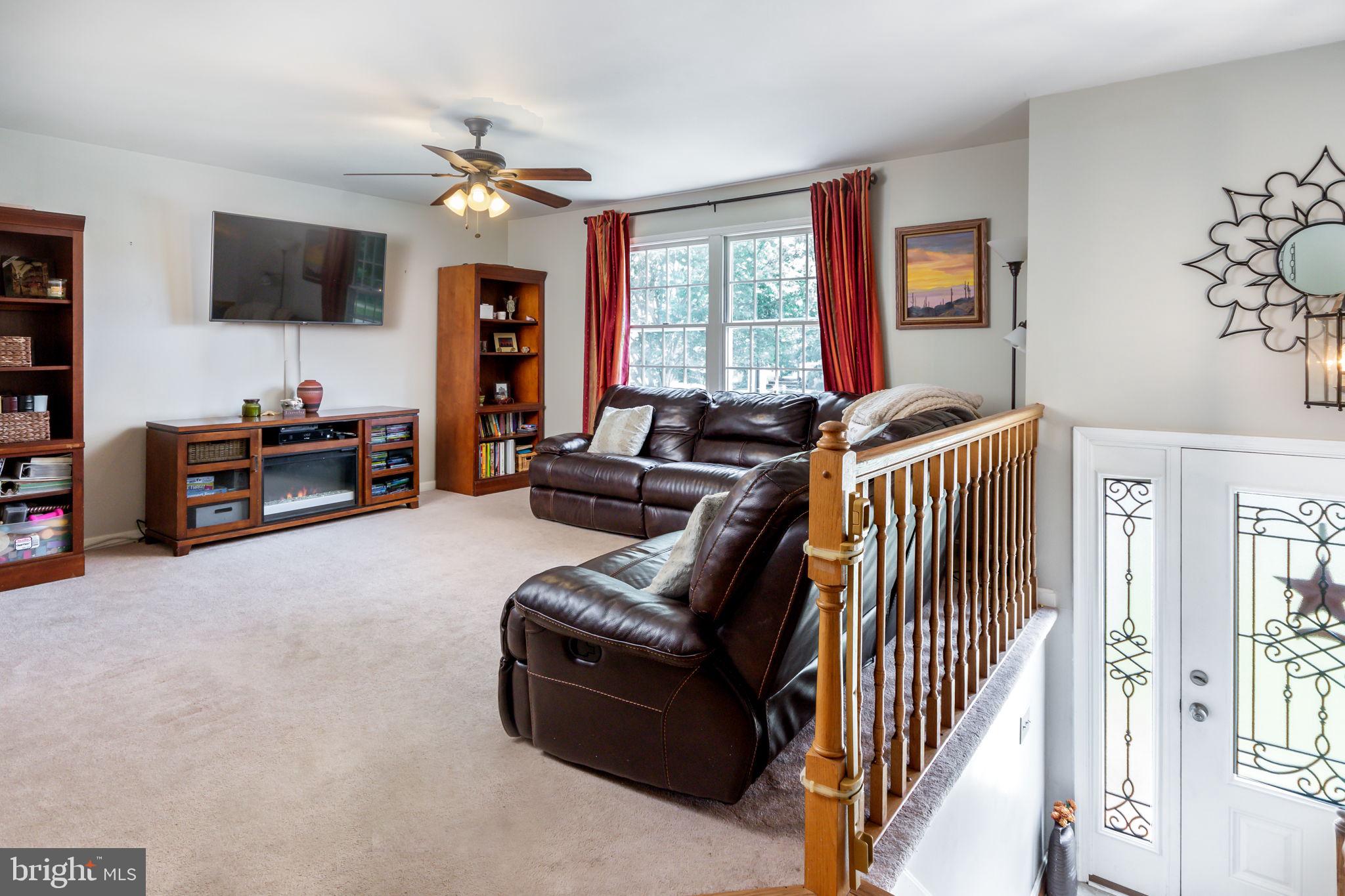 1906 Oak Lodge Road Baltimore, MD 21228 - Photo 4 of 29 Gallery Image 4
