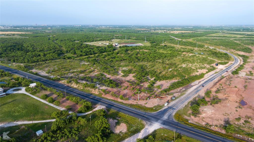 1117 Neas Road Abilene, TX 79601 - Photo 20 of 27 a view of a garden from a balcony