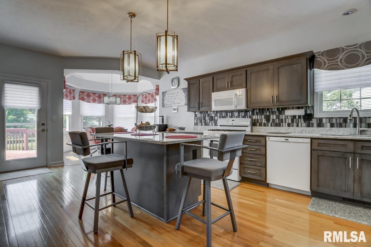 1412 Azalea Court Springfield, IL 62712 - Photo 7 of 33