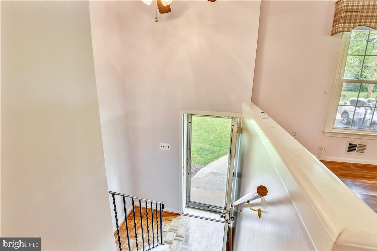3623 Colony Road Fairfax, VA 22030 - Photo 15 of 50 Split Foyer Entrance