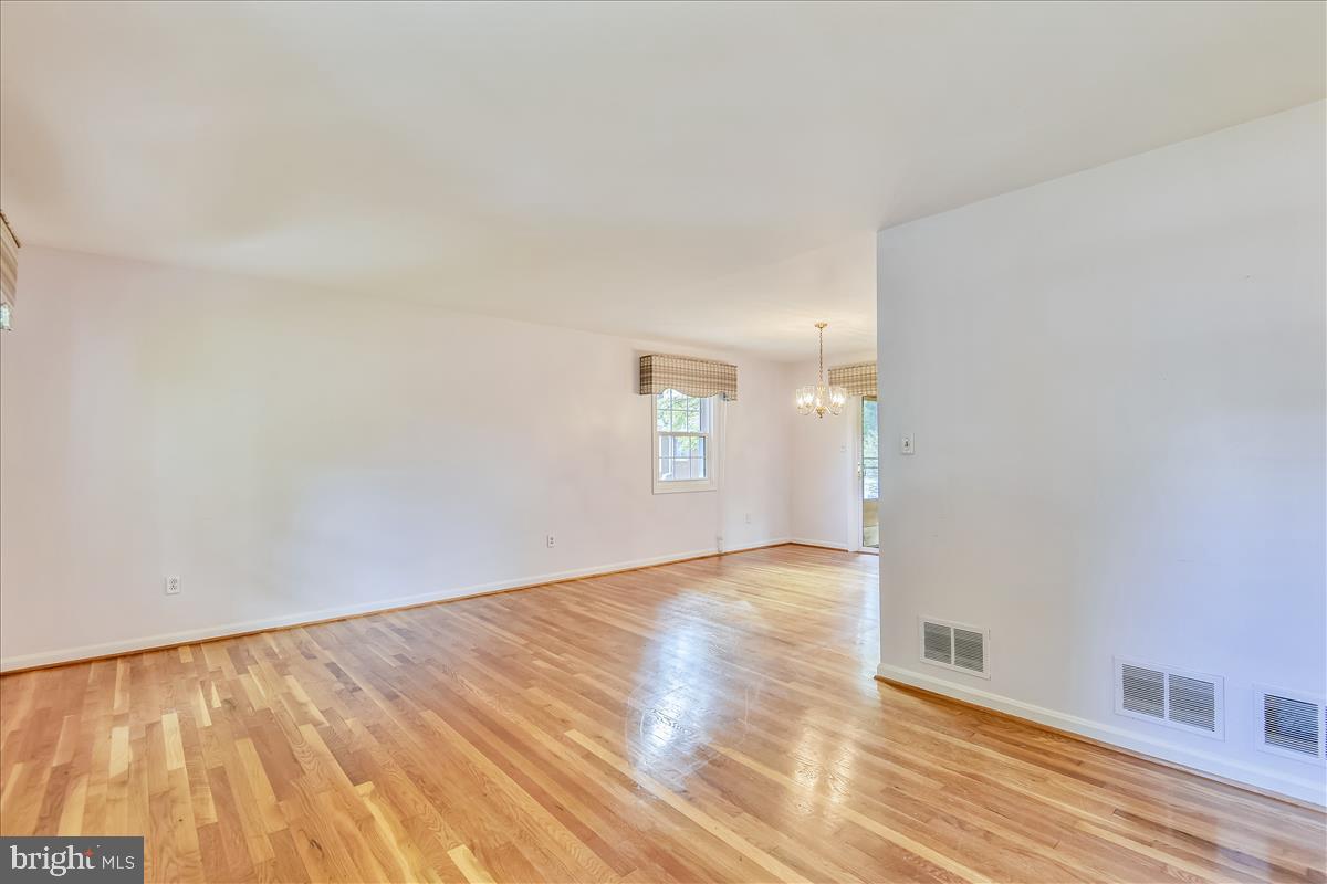 3623 Colony Road Fairfax, VA 22030 - Photo 16 of 50 Living Room