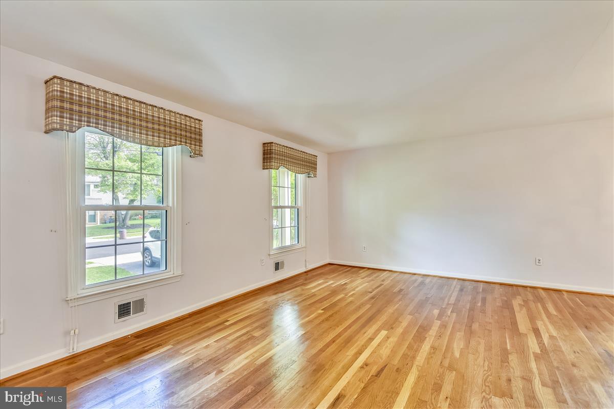 3623 Colony Road Fairfax, VA 22030 - Photo 25 of 50 Living Room w/Hardwood Flooring