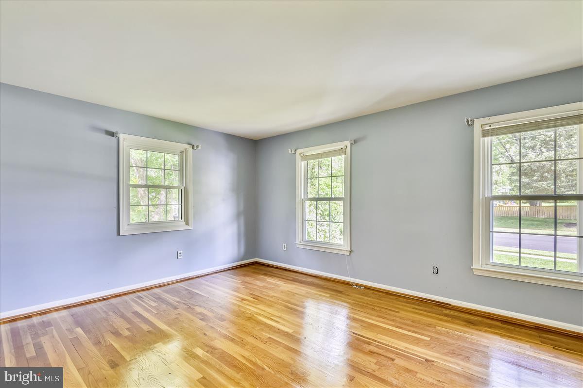 3623 Colony Road Fairfax, VA 22030 - Photo 27 of 50 Master Bedroom w/Hardwood Flooring