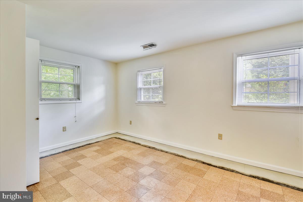 3623 Colony Road Fairfax, VA 22030 - Photo 32 of 50 3rd Bedroom