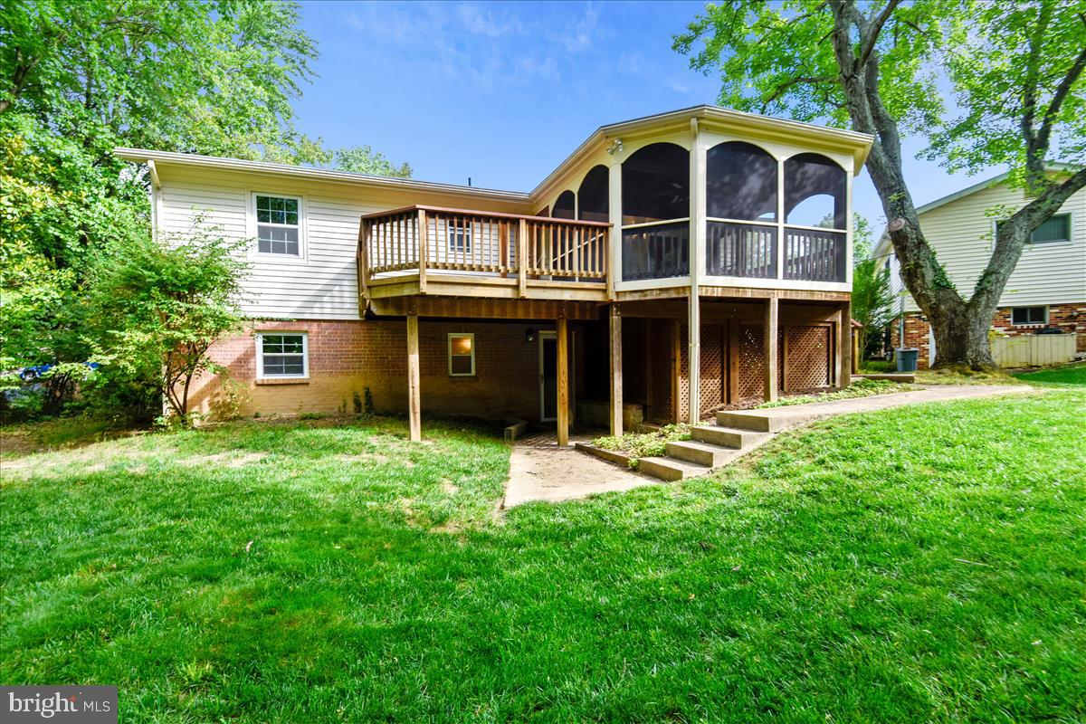 3623 Colony Road Fairfax, VA 22030 - Photo 5 of 50 Back Yard w/Screened - In Porch and Deck