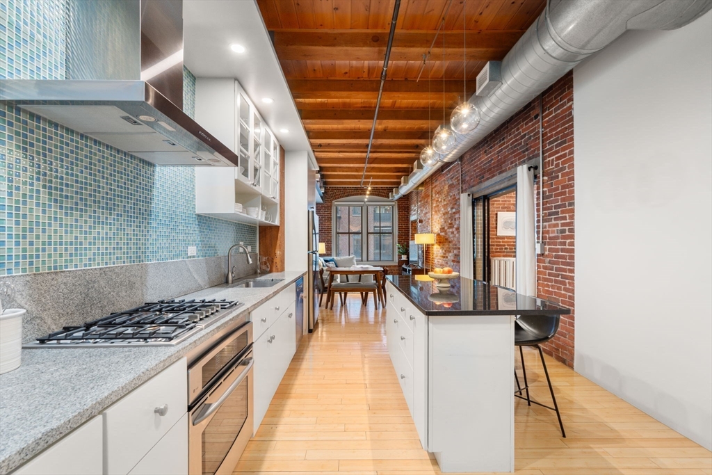 35 Channel Center Street, Unit 303 Boston, MA 02210 - Photo 2 of 28