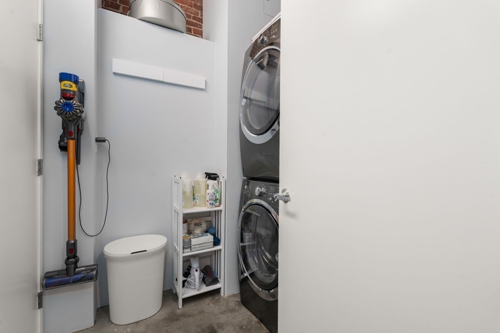 35 Channel Center Street, Unit 303 Boston, MA 02210 - Photo 22 of 28