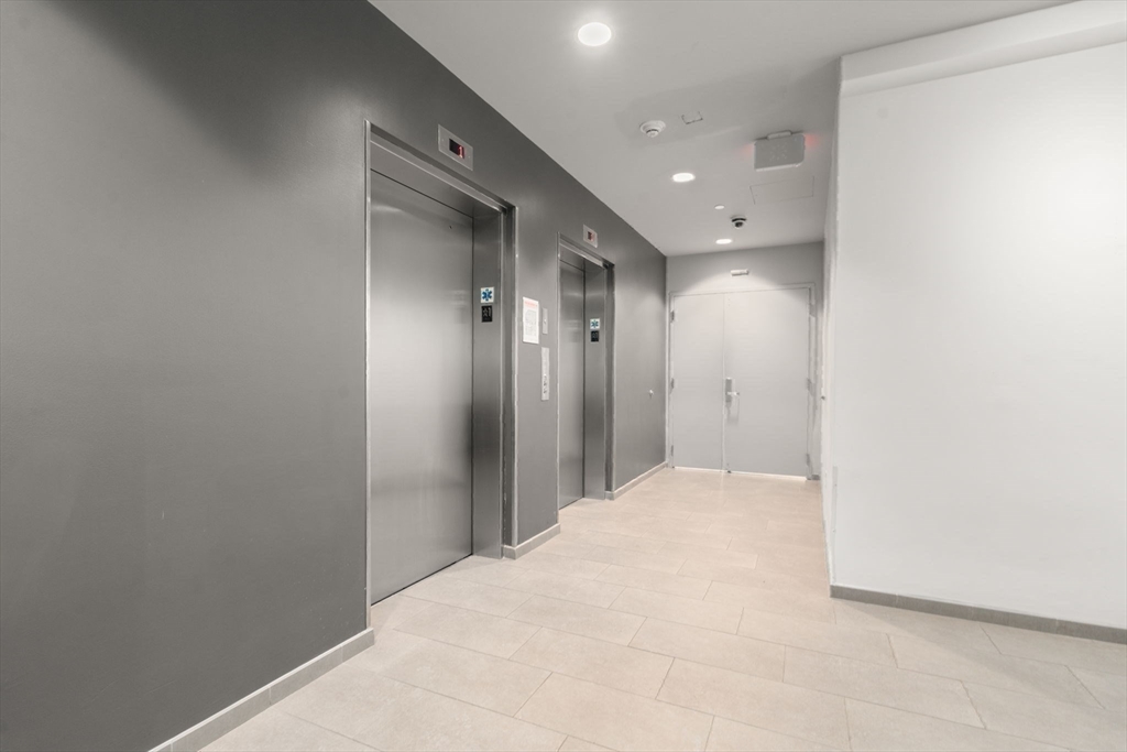 35 Channel Center Street, Unit 303 Boston, MA 02210 - Photo 23 of 28