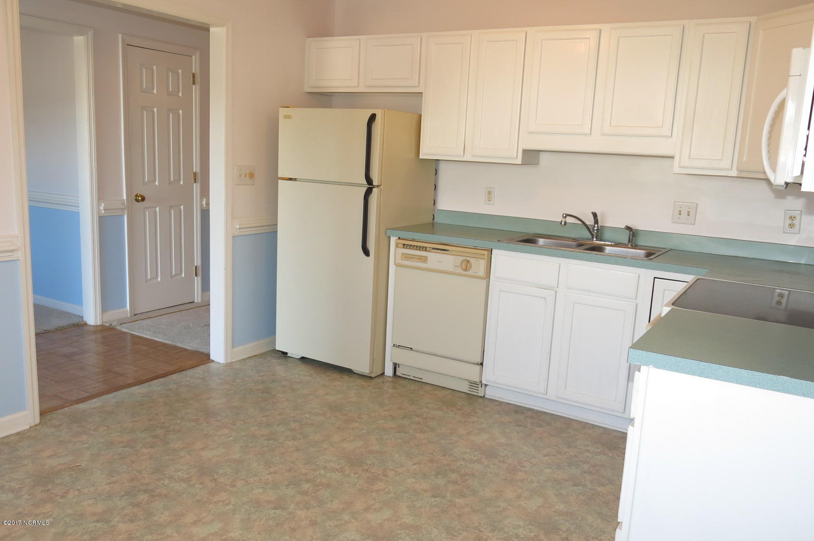 303 Barbour Road, Unit 601 Morehead City, NC 28557 - Photo 5 of 21 IMG_3111