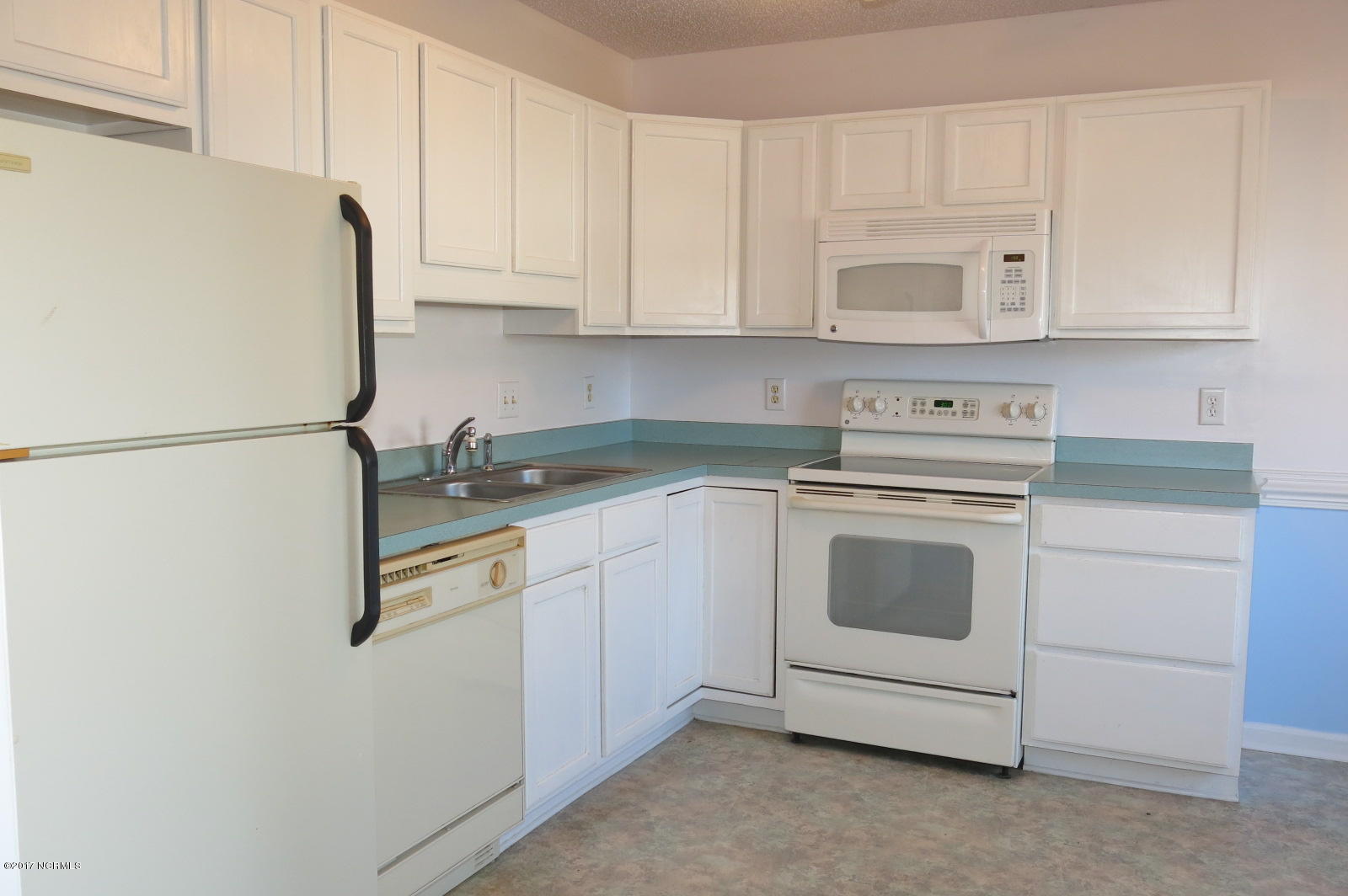 303 Barbour Road, Unit 601 Morehead City, NC 28557 - Photo 6 of 21 IMG_3109