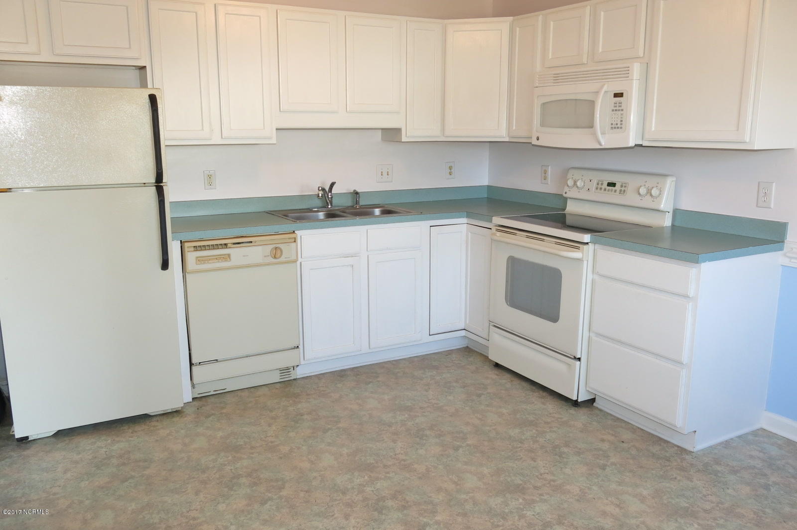 303 Barbour Road, Unit 601 Morehead City, NC 28557 - Photo 7 of 21 IMG_3110