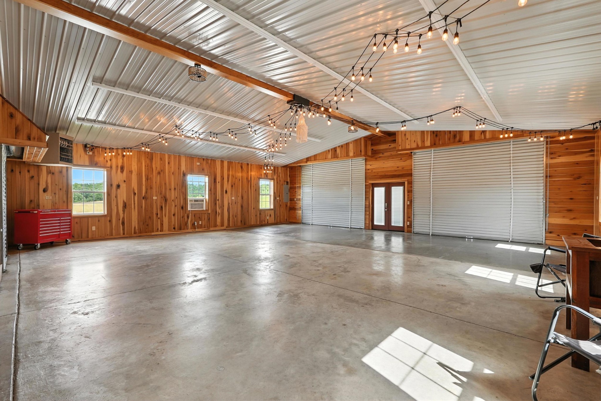 1880 Clydeton Road Waverly, TN 37185 - Photo 73 of 85 a view of a room with gym equipment