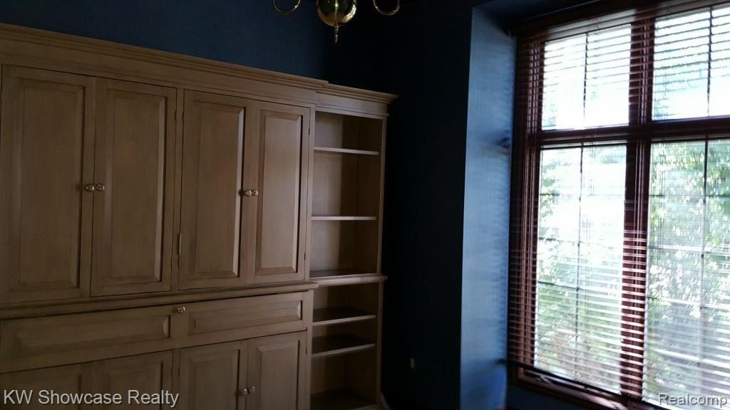 4981 Bloomfield Ridge, Unit 6 Bloomfield Hills, MI 48302 - Photo 6 of 22