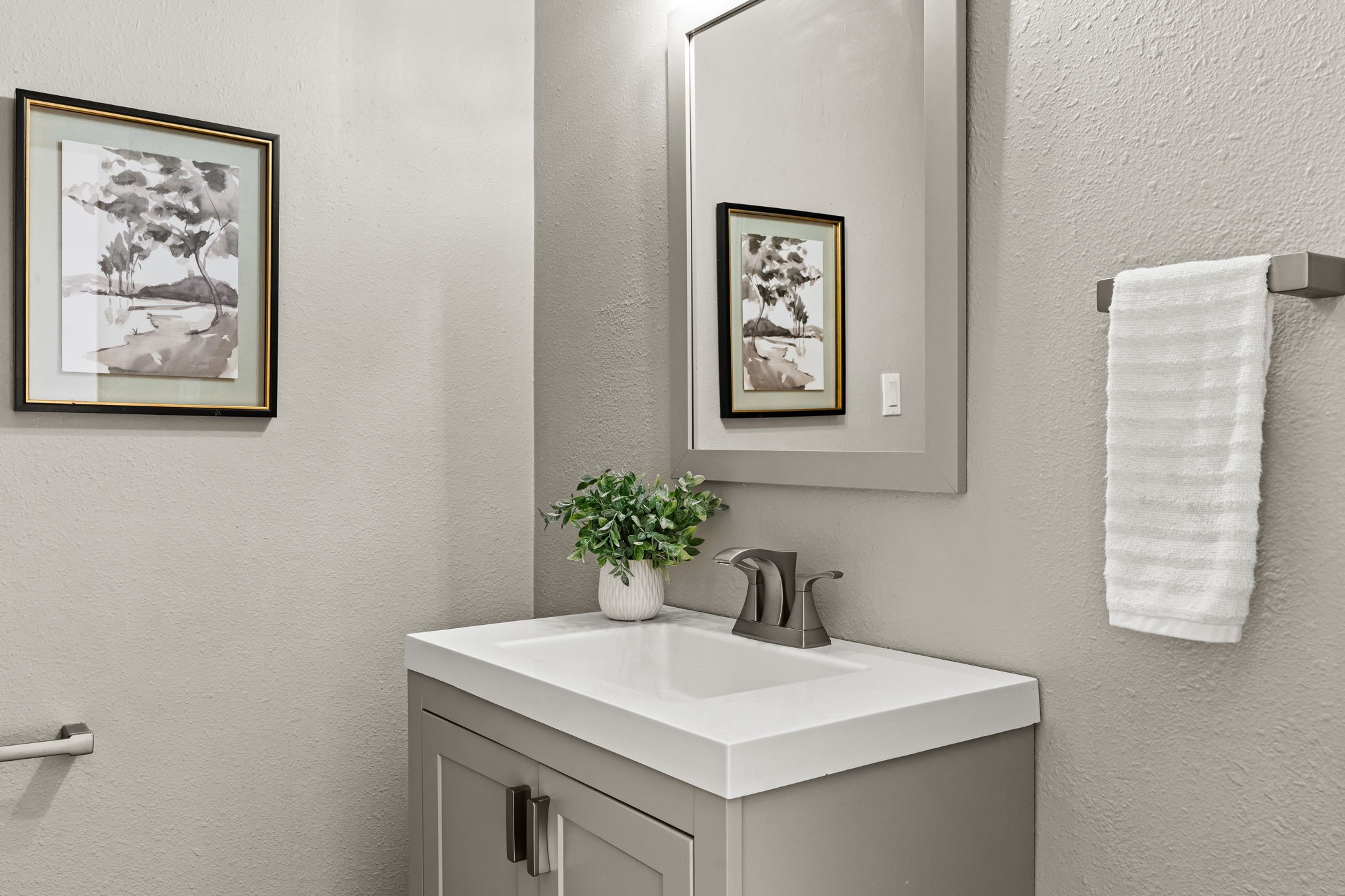 254 East 5th Street Houston, TX 77007 - Photo 12 of 31 Conveniently located on the first floor, this updated powder bath features a clean-lined vanity and modern fixtures. A functional and polished space designed for everyday ease and guest comfort.