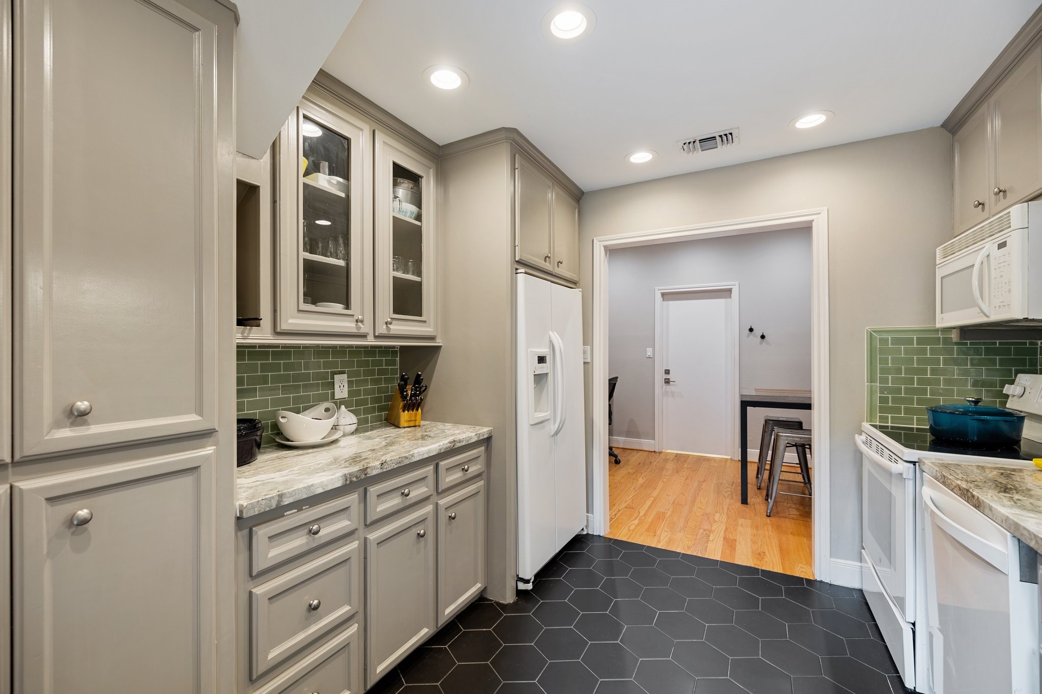 254 East 5th Street Houston, TX 77007 - Photo 13 of 40 a bathroom with a sink and a refrigerator